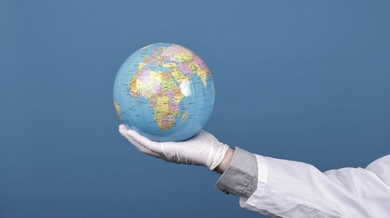 global_covid_19_doctor_keep_earth
