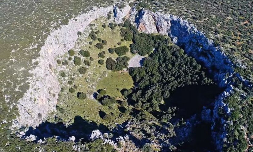 ο μεγάλος κρατήρας στην Βοιωτία 