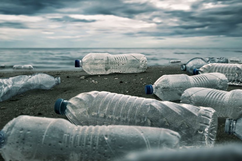 πλαστικά μπουκάλια, θάλασσα, πλαστική ρύπανση