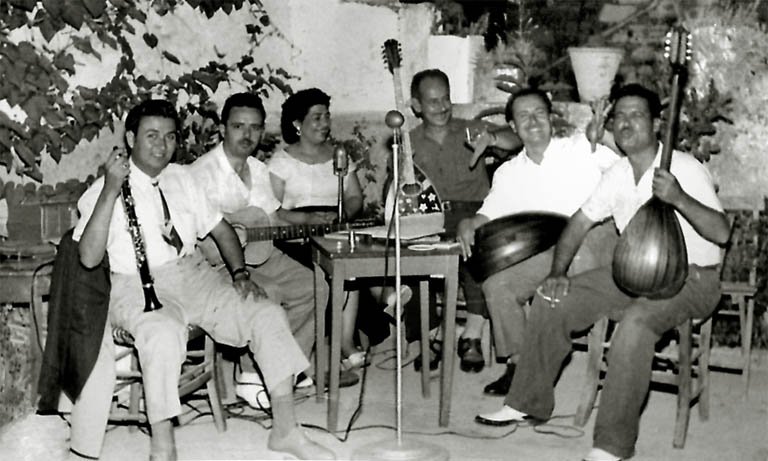 Ο Στέφανος Νεαμονιτάκης πρώτος από αριστερά