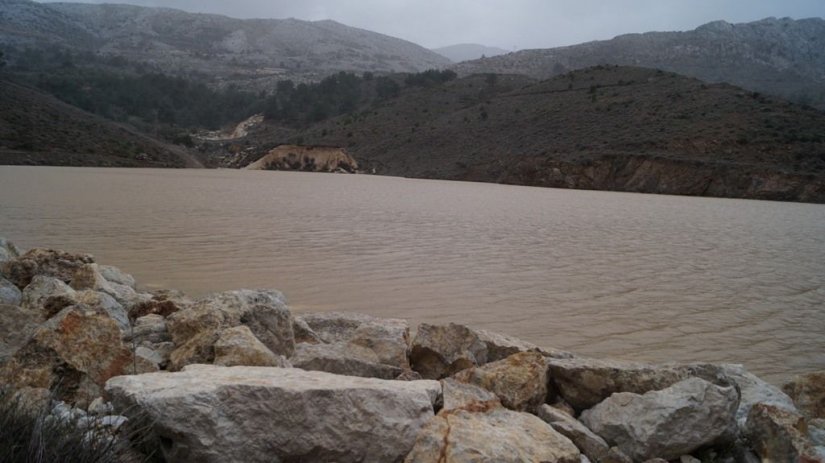 Στο στεφάνι του προφράγματος λείπουν οι αγωγοί εκτόνωσης
