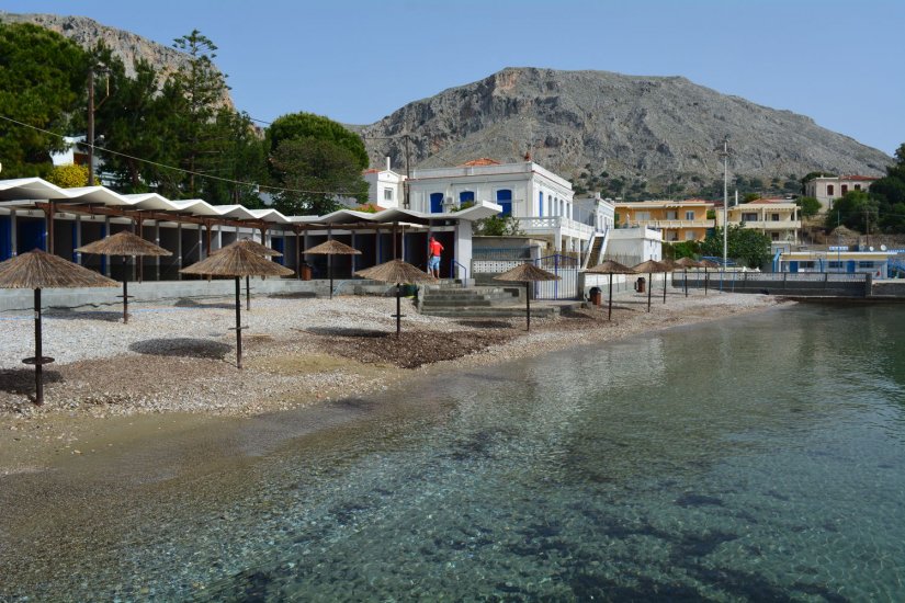 Περιοριστικά μέτρα λόγω κορωνοϊού στις παραλίες, στα μαγαζιά εστίασης, στα καφέ…