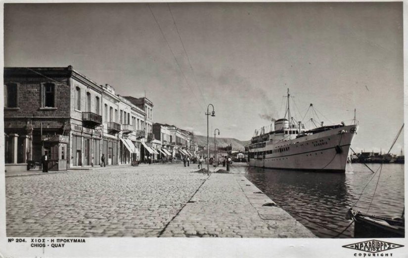 Πλακόστρωτη προκυμαία της Χίου δεκαετίας του '50 Πλακόστρωτη προκυμαία της Χίου δεκαετίας του '50