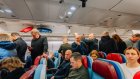 Πριν προλάβουν οι αεροσυνοδοί να πουν για την αποβίβαση, οι περισσότεροι επιβάτες είναι κιόλας όρθιοι