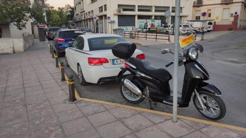 Η....μάντρα στην οδό Οινοπίωνος