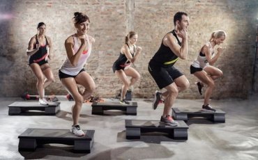 Μάθετε τι είναι το cardio και πώς η αεροβική άσκηση ενισχύει την καρδιά, τη φυσική κατάσταση και την ευεξία.