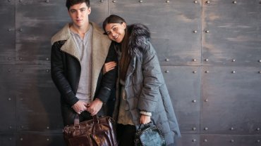 Coordinated style: Πώς να ταιριάξετε το ντύσιμο με το ταίρι σας χωρίς υπερβολές Coordinated style: Πώς να ταιριάξετε το ντύσιμο με το ταίρι σας χωρίς υπερβολές