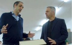 Δωρεά βιβλίων στον ΕΟΠΑΕ στη Θεσσαλονίκη από τους Bookmarkers και τον Γρηγόρη Δημητριάδη Δωρεά βιβλίων στον ΕΟΠΑΕ στη Θεσσαλονίκη από τους Bookmarkers και τον Γρηγόρη Δημητριάδη