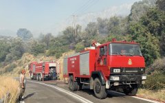 Μάχη να ελεχθούν τα μέτωπα φωτιάς στη νότια Χίο