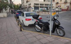 Η....μάντρα στην οδό Οινοπίωνος