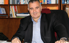 Με τα μάτια προς τα... πίσω