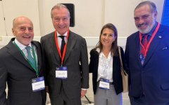 Από αριστερά, οι εφοπλιστές Γιάννης Αλαφούζος, Μιχάλης Χανδρής, Ιωάννα Προκοπίου και Νίκος Τσάκος. Από αριστερά, οι εφοπλιστές Γιάννης Αλαφούζος, Μιχάλης Χανδρής, Ιωάννα Προκοπίου και Νίκος Τσάκος.