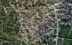 Η Καλαμωτή της Χίου από ψηλά. Φωτογράφος Γιώργης Γερόλυμπος Η Καλαμωτή της Χίου από ψηλά. Φωτογράφος Γιώργης Γερόλυμπος