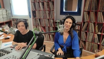 Η Έλλη Σπυροπούλου στο στούντιο του "Ράδιο Αλήθεια" με την Ειρήνη Αναγνώστου