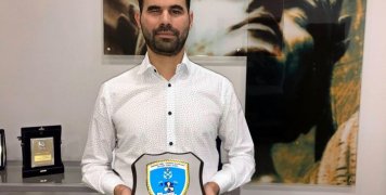 Ο Βαγγέλης Αυγουλάς με τον θυερό της Ακαδημίας Μηχανικών Χίου Ο Βαγγέλης Αυγουλάς με τον θυερό της Ακαδημίας Μηχανικών Χίου