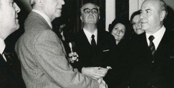 Ο Στρατής Ανδρεάδης με τον τότε Πρωθυπουργό Κ. Καραμανλή