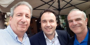 Συνάντηση με τον Δήμαρχο Τρικκαίων και Πρόεδρο της ΚΕΔΕ Δημήτρη Παπαστεργίου  Συνάντηση με τον Δήμαρχο Τρικκαίων και Πρόεδρο της ΚΕΔΕ Δημήτρη Παπαστεργίου