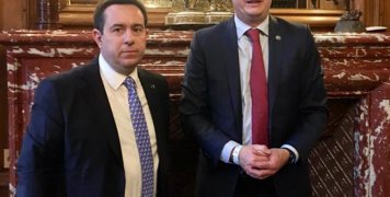 Με τον Υπουργό Μετανάστευσης Σουηδίας, Anders Ygeman Με τον Υπουργό Μετανάστευσης Σουηδίας, Anders Ygeman