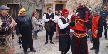 Η... αισθησιακή είσοδος του Αγά των Ολύμπων με την Χανούμα του