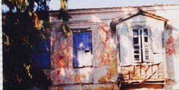 Το Πρώην Ξενοδοχείο Απόλλων πριν την αποκατάσταση του από το δήμο Χίου – Φωτογραφία αναρτημένη στις Παλαιές Φωτογραφίες Χίου