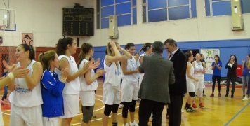 Απονομή στον για 3η συνεχόμενη φορά Κυπελλούχο Χίου στις Γυναίκες, Αιγέα Απονομή στον για 3η συνεχόμενη φορά Κυπελλούχο Χίου στις Γυναίκες, Αιγέα