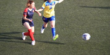 Από τον αγώνα ποδοσφαίρου Γυναικών ανάμεσα στον Ολυμπιακό Χίου/Κλασικό με την ΑΕ Λήμνου