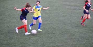 Από τον αγώνα ποδοσφαίρου Γυναικών ανάμεσα στον Ολυμπιακό Χίου/Κλασικό με την ΑΕ Λήμνου