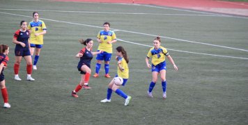 Από τον αγώνα ποδοσφαίρου Γυναικών ανάμεσα στον Ολυμπιακό Χίου/Κλασικό με την ΑΕ Λήμνου