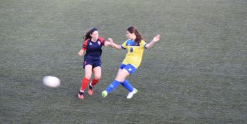 Από τον αγώνα ποδοσφαίρου Γυναικών ανάμεσα στον Ολυμπιακό Χίου/Κλασικό με την ΑΕ Λήμνου