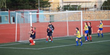 Από τον αγώνα ποδοσφαίρου Γυναικών ανάμεσα στον Ολυμπιακό Χίου/Κλασικό με την ΑΕ Λήμνου