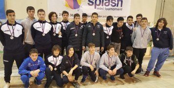 Η ομάδα Παίδων πόλο του Ν.Ο. Χίου που κατέκτησε την 4η θέση στο 5ο τουρνουά splash της Πάτρας Η ομάδα Παίδων πόλο του Ν.Ο. Χίου που κατέκτησε την 4η θέση στο 5ο τουρνουά splash της Πάτρας