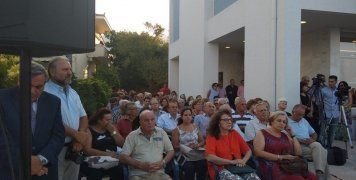 Πυκνό ακροατήριο στην εκδήλωση Πυκνό ακροατήριο στην εκδήλωση