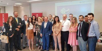 Στελέχη των επιχειρήσεων που συμμετείχαν στο Business Integrity Forum. 