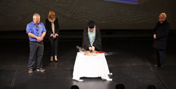 Ευλόγηση αγιοβασιλόπιταν από τον αιδεσιμολογιότατο Πρωτοπρεσβύτερο π. Κήρυκα Φαράκλα