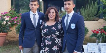 Δύο απόφοιτοι, που διακρίθηκαν για την εργατικότητα τους