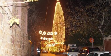 Φωτίστηκε γι' ακόμη μία χρονιά γιορτινά το Αργέντικο Φωτίστηκε γι' ακόμη μία χρονιά γιορτινά το Αργέντικο