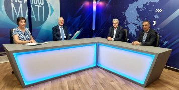 Στο κέντρο ο κ. Χρήστος Χαρίτος, δεξιά του ο κ. Σκεύος Σιδερής και δίπλα ο κ. Θανάσης Καρτάλης Στο κέντρο ο κ. Χρήστος Χαρίτος, δεξιά του ο κ. Σκεύος Σιδερής και δίπλα ο κ. Θανάσης Καρτάλης