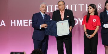 Τιμήθηκε από τον Πρόεδρο του Ε.Ε.Σ. Dr. Αντώνιο Αυγερινό, ο Ύπατος Πρόεδρος της AHEPA, κ. Σάββας Τσίβικος Τιμήθηκε από τον Πρόεδρο του Ε.Ε.Σ. Dr. Αντώνιο Αυγερινό, ο Ύπατος Πρόεδρος της AHEPA, κ. Σάββας Τσίβικος