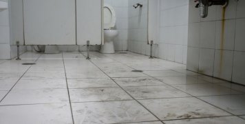 Η κατάσταση που επικρατεί σε κοινόχρηστους χώρους υγιεινής είναι δραματική