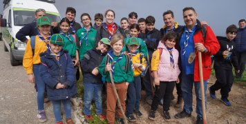 Μέλη του 2ου Συστήματος Ναυτοπροσκόπων Χίου που πήραν μέρος στη δενδροφύτευση