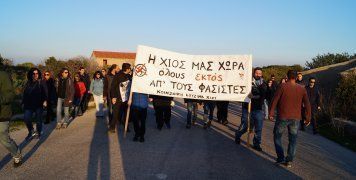 Οι διαδηλωτές στον περιφερειακό δρόμο του Καρφά Οι διαδηλωτές στον περιφερειακό δρόμο του Καρφά