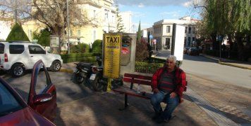 τα ταξί θα παραμείνουν μπροστά στην Περιφέρεια