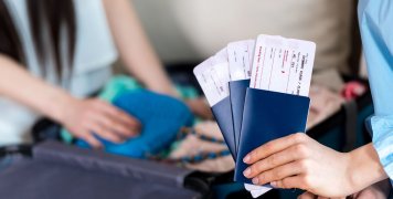 Τα τελευταία χρόνια τα εισιτήρια, αεροπορικά και ακτοπλοϊκά, είναι φωτιά και λαύρα. Τα τελευταία χρόνια τα εισιτήρια, αεροπορικά και ακτοπλοϊκά, είναι φωτιά και λαύρα.