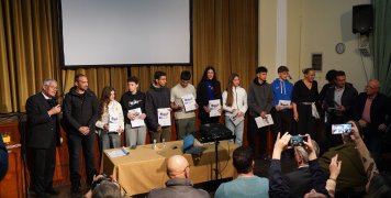 Ο ΦΟΒ βράβευσε τους αθλητές του παρουσία του Γιάννη Μαμουζέλου Ο ΦΟΒ βράβευσε τους αθλητές του παρουσία του Γιάννη Μαμουζέλου