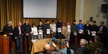 Ο ΦΟΒ βράβευσε τους αθλητές του παρουσία του Γιάννη Μαμουζέλου Ο ΦΟΒ βράβευσε τους αθλητές του παρουσία του Γιάννη Μαμουζέλου