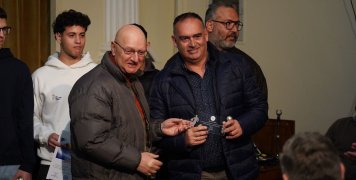 Ο προπονητής της ανδρικής ομάδας μπάσκετ του ΦΟΒ, Κ. Αμέντας τιμήθηκε για την επί 31 χρόνια παρουσία του στον Όμιλο Ο προπονητής της ανδρικής ομάδας μπάσκετ του ΦΟΒ, Κ. Αμέντας τιμήθηκε για την επί 31 χρόνια παρουσία του στον Όμιλο