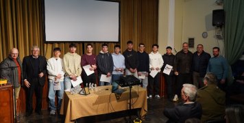 Ο ΦΟΒ βράβευσε τους αθλητές του παρουσία του Γιάννη Μαμουζέλου Ο ΦΟΒ βράβευσε τους αθλητές του παρουσία του Γιάννη Μαμουζέλου