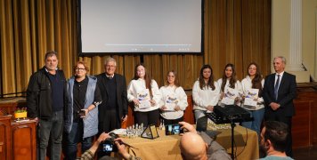 Ο ΦΟΒ βράβευσε τους αθλητές του παρουσία του Γιάννη Μαμουζέλου Ο ΦΟΒ βράβευσε τους αθλητές του παρουσία του Γιάννη Μαμουζέλου