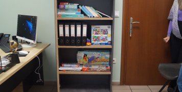 Βιβλία και παιχνίδια για τα παιδιά που με τις μητέρες τους φιλοξενούνται στο Γραφείο για κάποιες ώρες