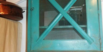 Το πάλαι ποτέ φανάρι («ψυγείο» της εποχής) Το πάλαι ποτέ φανάρι («ψυγείο» της εποχής)